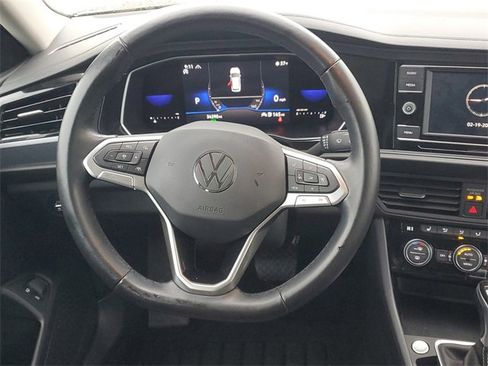 Used 2023 Volkswagen Jetta SE image 11