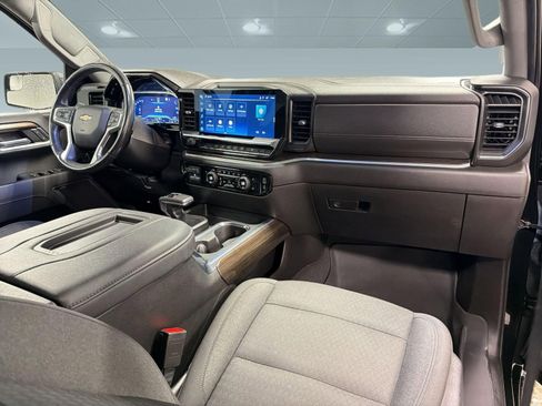 Used 2022 Chevrolet Silverado 1500 LT w/ Z71 Off-Road Package AWD/4WD image 28