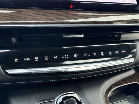 Certified 2023 Cadillac Escalade Premium Luxury Platinum image 18