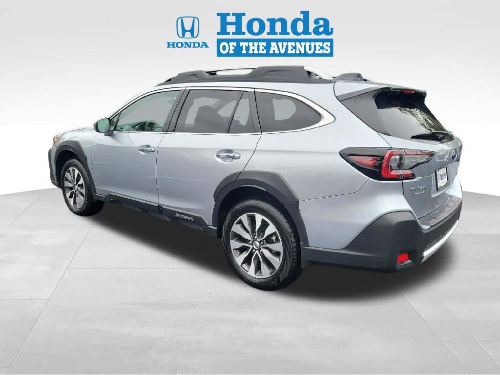 Used 2025 Subaru Outback Touring w/ Popular Package #2 AWD/4WD image 3