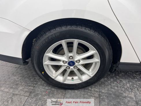 Used 2015 Ford Focus SE FWD image 16
