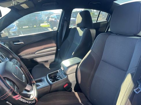 Used 2017 Dodge Charger SXT image 9