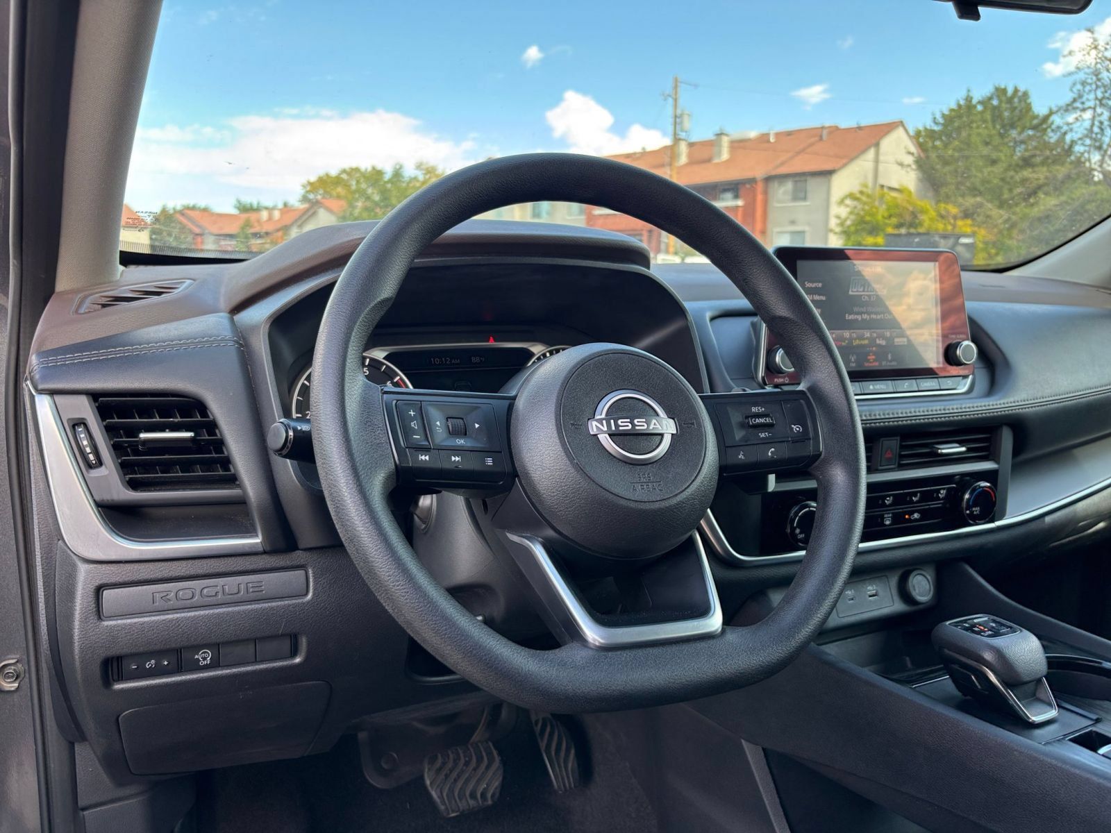 Used 2023 Nissan Rogue S AWD/4WD image 32