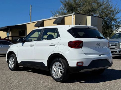 Used 2023 Hyundai Venue SE FWD image 7