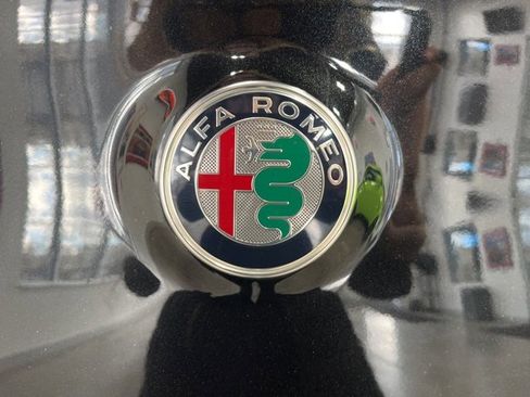 Used 2022 Alfa Romeo Stelvio Ti image 8