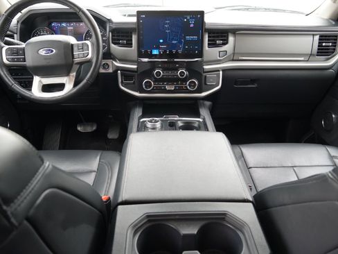 Used 2024 Ford Expedition XLT image 23