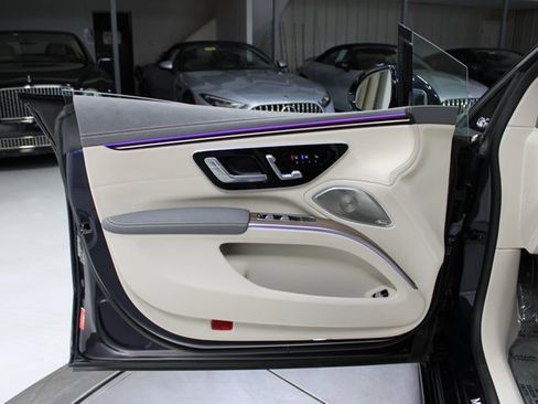 Used 2023 Mercedes-Benz EQS 580 4MATIC Sedan image 34