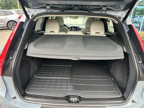 Used 2023 Volvo XC40 B5 Plus w/ Protection Package Premier AWD/4WD image 35