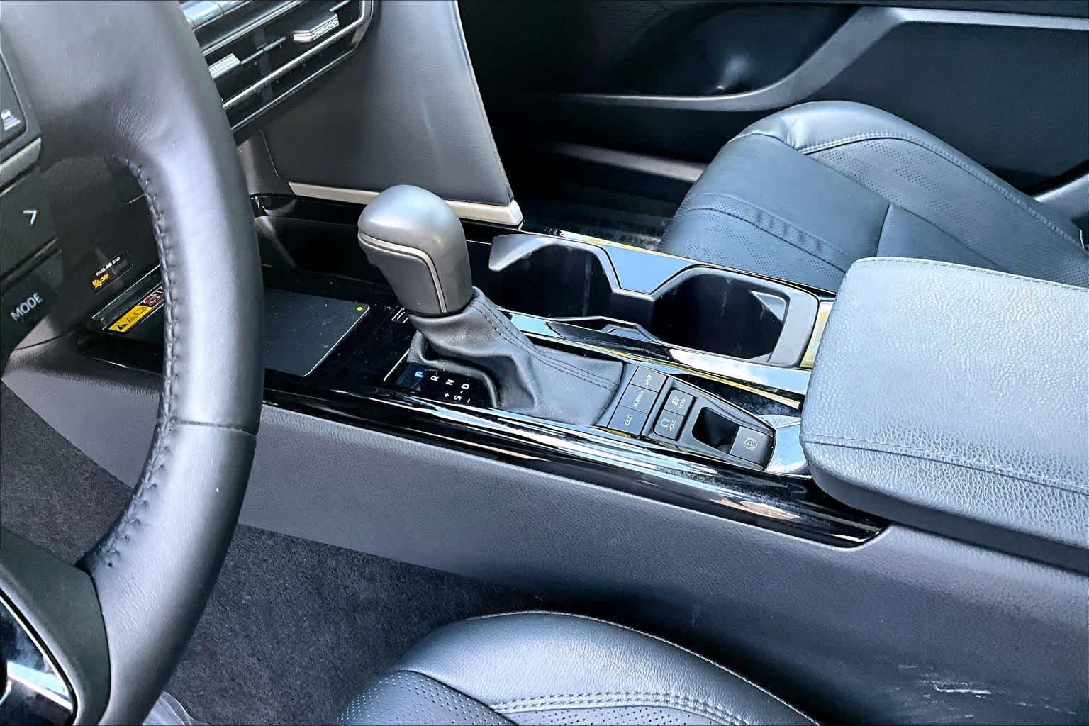 Used 2025 Toyota Camry XSE FWD image 17