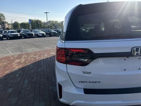 Certified 2025 Honda Odyssey EX-L image 10