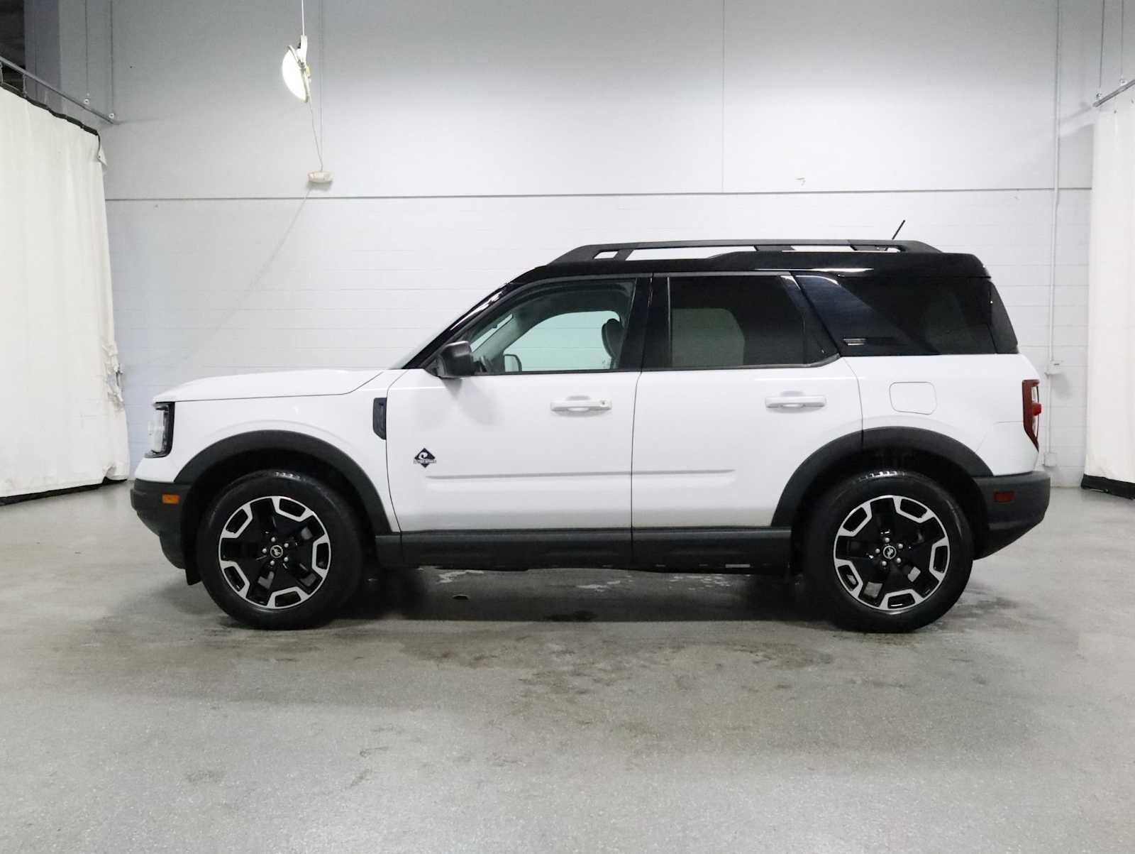 Used 2022 Ford Bronco Sport Outer Banks w/ Tech Package AWD/4WD image 2