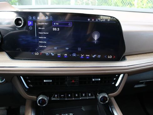 Used 2025 Chevrolet Tahoe High Country image 25