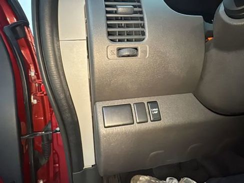 Used 2018 Nissan Frontier S image 11