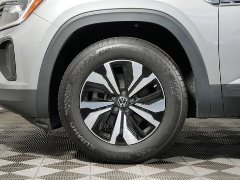 Used 2024 Volkswagen Atlas Cross Sport SE AWD/4WD image 9