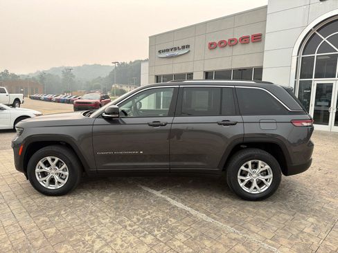 Used 2023 Jeep Grand Cherokee Limited AWD/4WD image 5