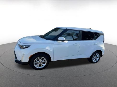 Used 2025 Kia Soul LX w/ LX Technology Package image 8