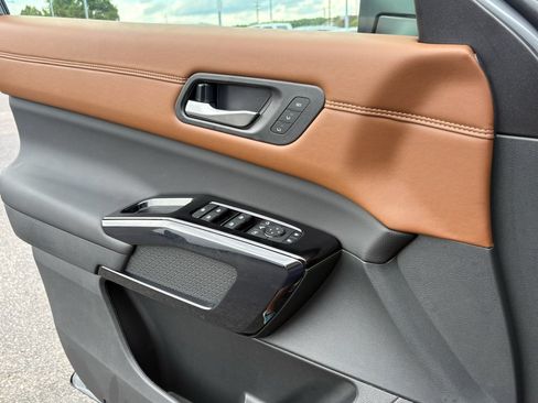 New 2026 Nissan Pathfinder Platinum AWD/4WD image 16