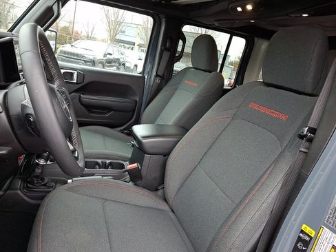 Used 2025 Jeep Wrangler Unlimited Rubicon image 24