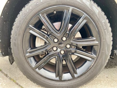 Used 2022 Ford Edge ST-Line w/ Class II Trailer Tow Package AWD/4WD image 8