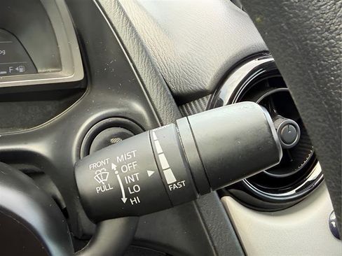 Used 2020 Toyota Yaris L FWD image 41