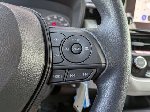 Used 2025 Toyota Corolla LE image 21