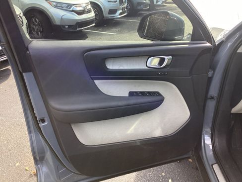 Certified 2023 Volvo XC40 B4 Plus w/ Protection Package Premier image 14