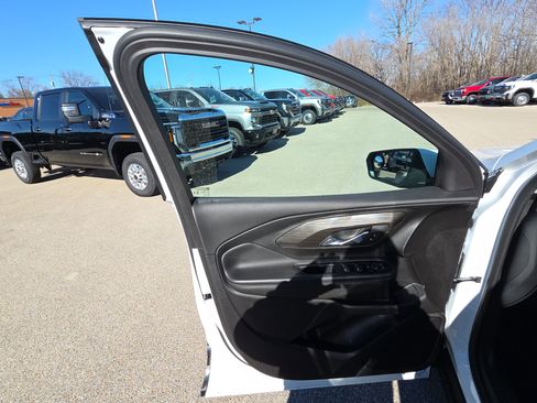 Used 2023 GMC Terrain SLE image 12