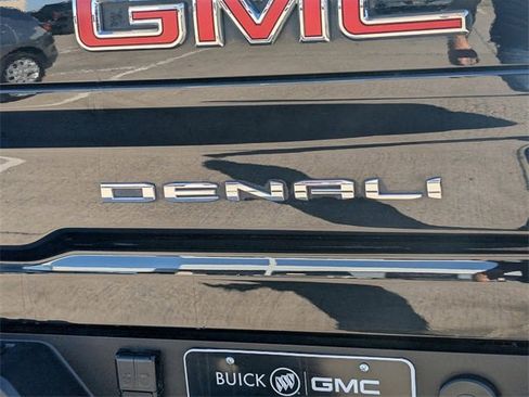 Certified 2023 GMC Sierra 2500 Denali w/ Denali Ultimate Package image 8