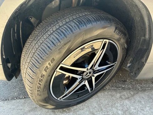Used 2023 Mercedes-Benz EQB 300 4MATIC image 43