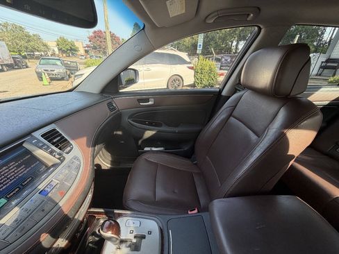 Used 2012 Hyundai Genesis 3.8 w/ Premium Pkg RWD image 12
