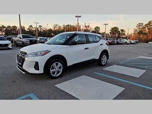 Used 2022 Nissan Kicks S image 24