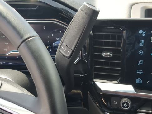 Used 2023 Chevrolet Silverado 1500 LT w/ Z71 Off-Road Package AWD/4WD image 19