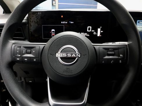 Used 2025 Nissan Kicks SV image 30