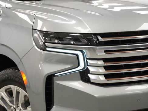 Used 2023 Chevrolet Suburban High Country AWD/4WD image 38