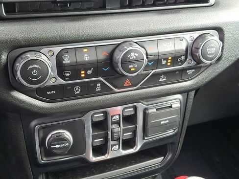 Certified 2024 Jeep Gladiator Sport image 15