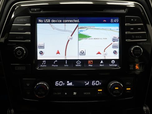 Used 2016 Nissan Maxima Platinum w/ Interior Lighting Package image 18