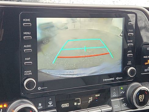 Used 2020 Toyota Highlander XLE image 18