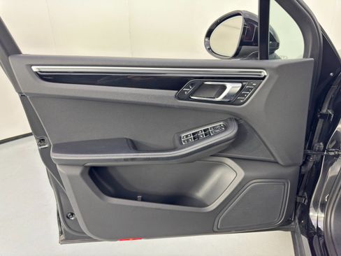 Used 2018 Porsche Macan image 38