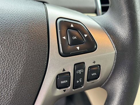 Used 2017 Ford Taurus SE image 14