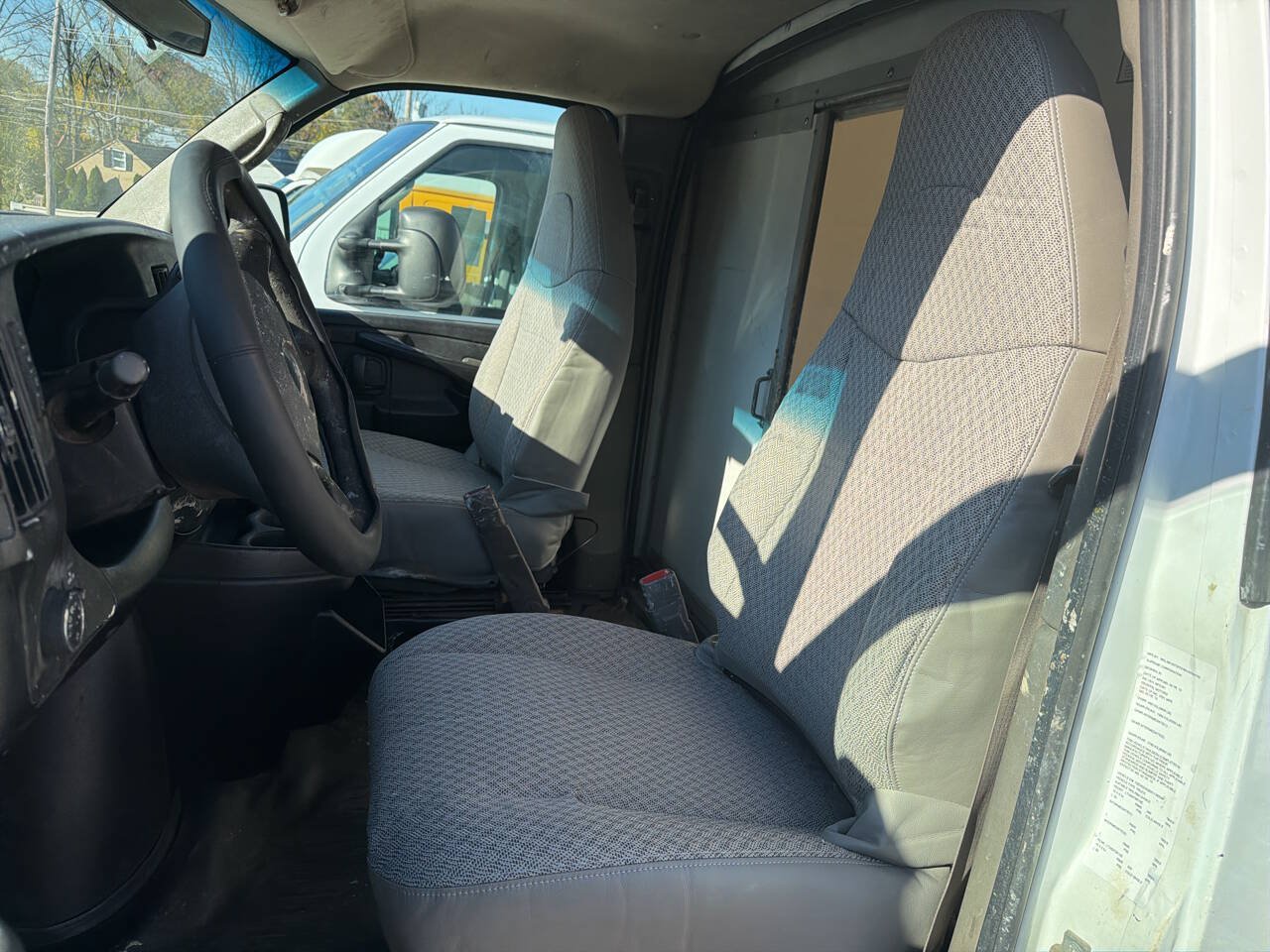 Used 2010 GMC Savana 3500 RWD image 9