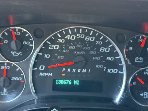 Used 2019 Chevrolet Express 3500 w/ Driver Convenience Package image 22