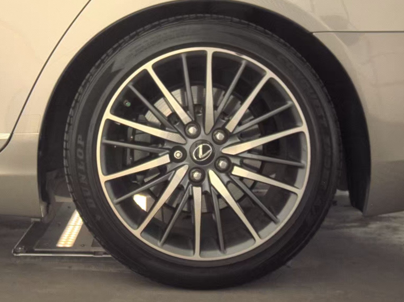 Used 2017 Lexus LS 460 F Sport RWD image 10