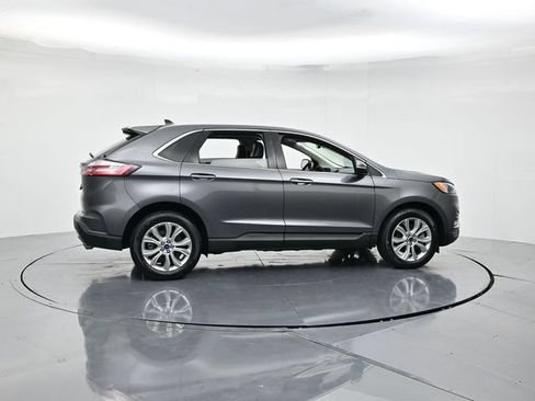 Used 2022 Ford Edge Titanium AWD/4WD image 2