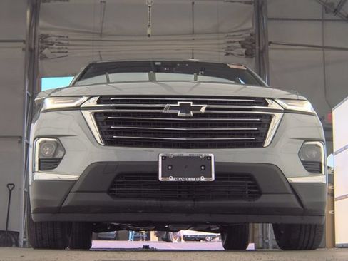 Used 2023 Chevrolet Traverse LT AWD/4WD image 9