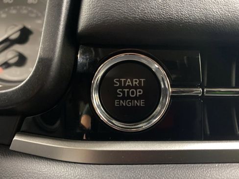 Used 2025 Mitsubishi Outlander SE image 35