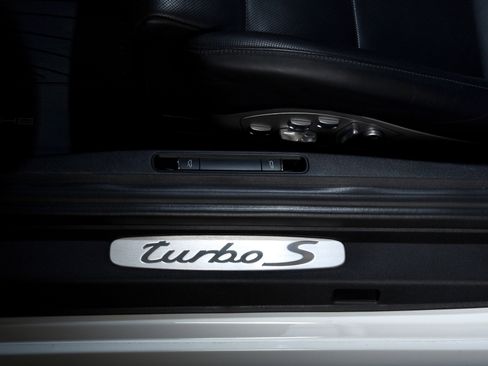 Used 2015 Porsche 911 Turbo S image 40