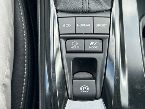 Certified 2025 Toyota Camry SE FWD image 27