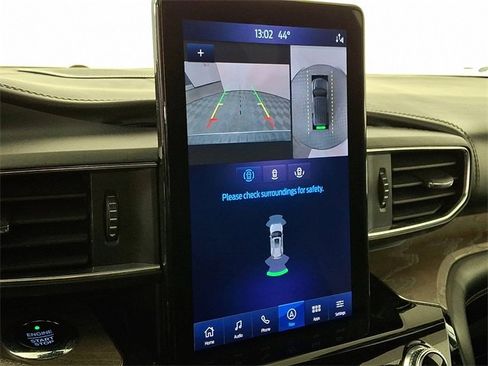 Used 2021 Ford Explorer Platinum w/ Equipment Group 601A image 4