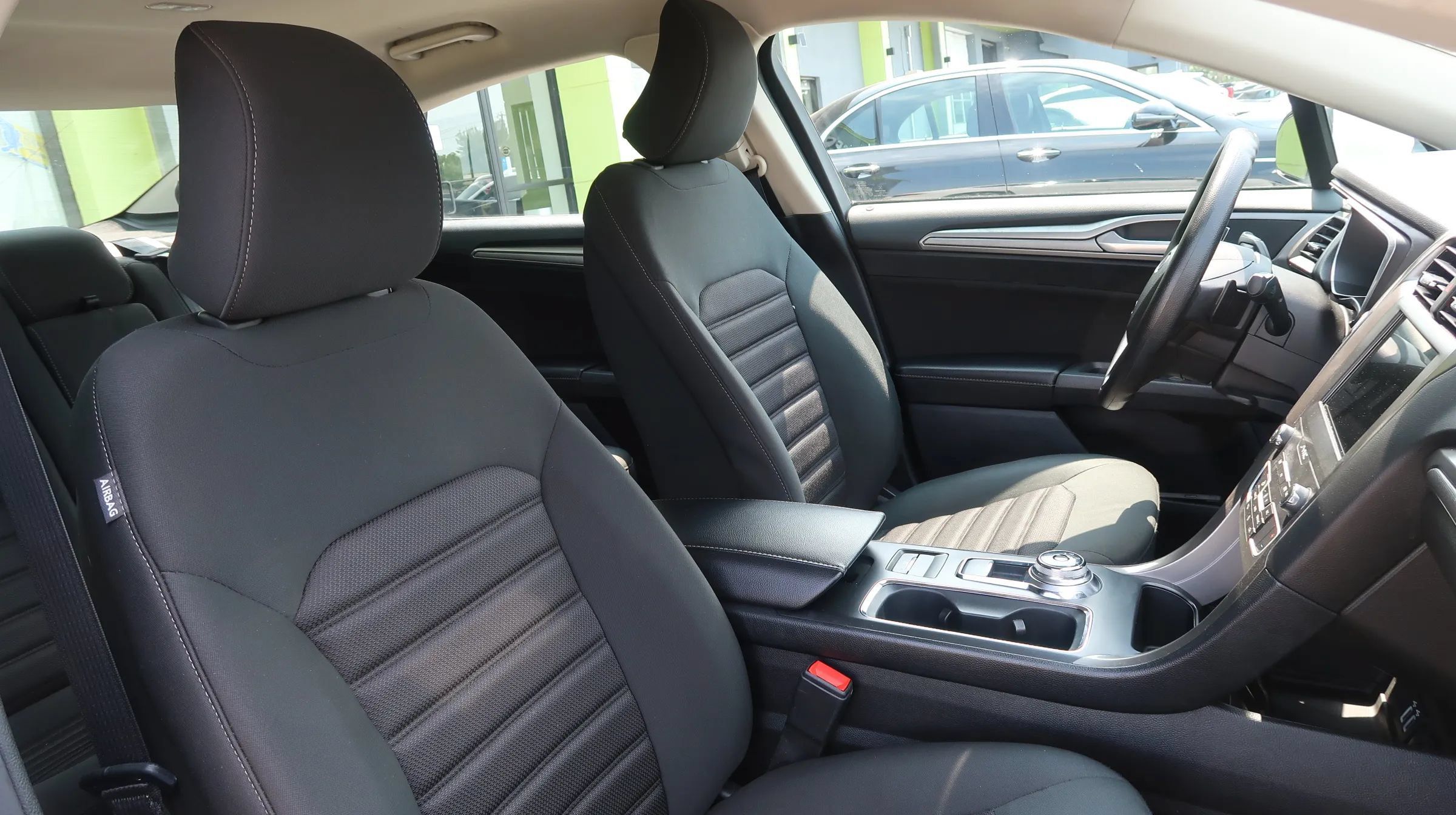 Used 2019 Ford Fusion SE FWD image 27