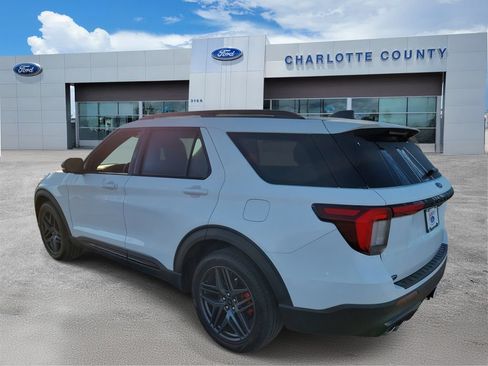 Used 2025 Ford Explorer ST AWD/4WD image 3